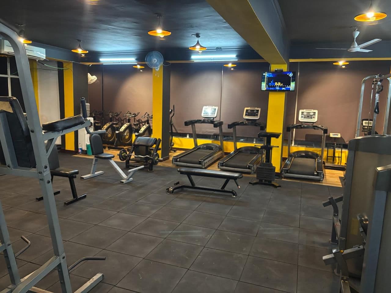 Gym strength training floor