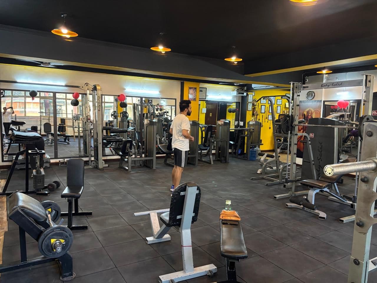 Gym strength floor with benches